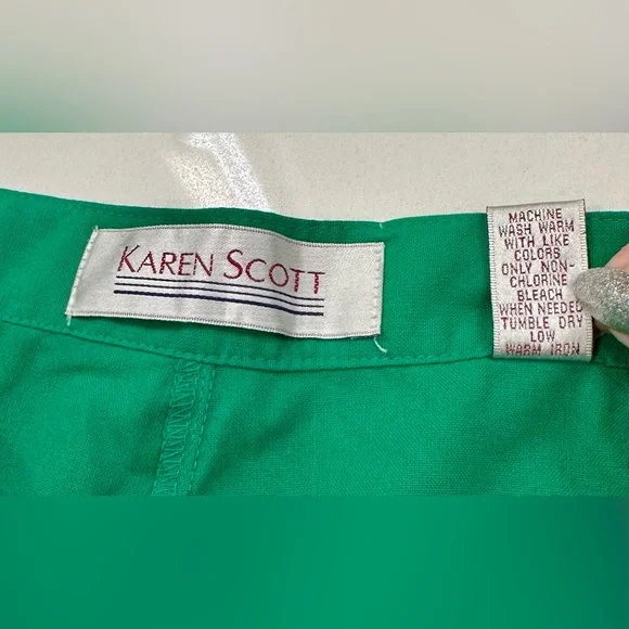 Karen Scott - Kelly Green Pleated Front Wide Leg Long Shorts - EUC - 16 - Picture 6 of 6